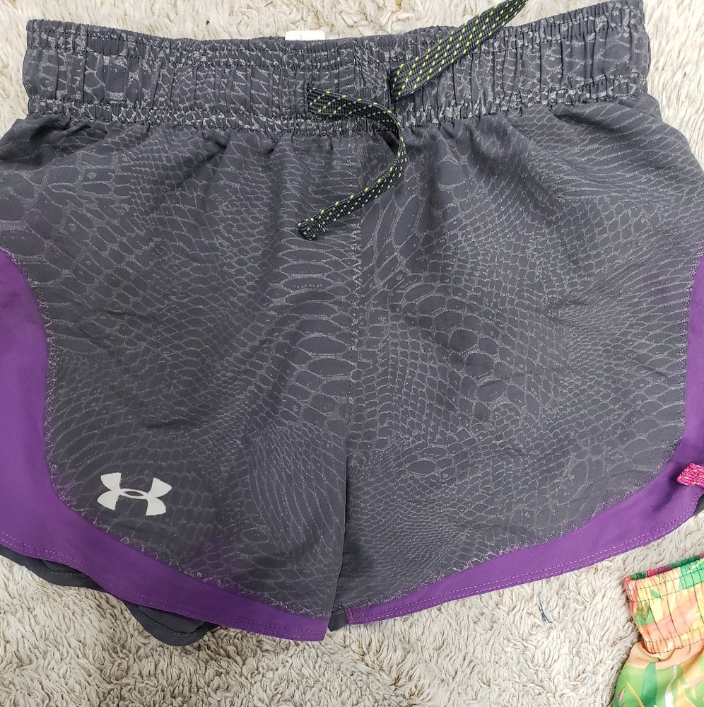LPair of youth under armour shorts ONLY pur…